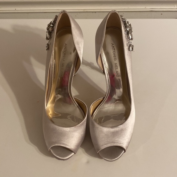 ANTONIO MELANI CAREAN SATIN RHINESTONE JEWEL DETAIL PEEP-TOE PUMP (R) - Picture 4 of 11